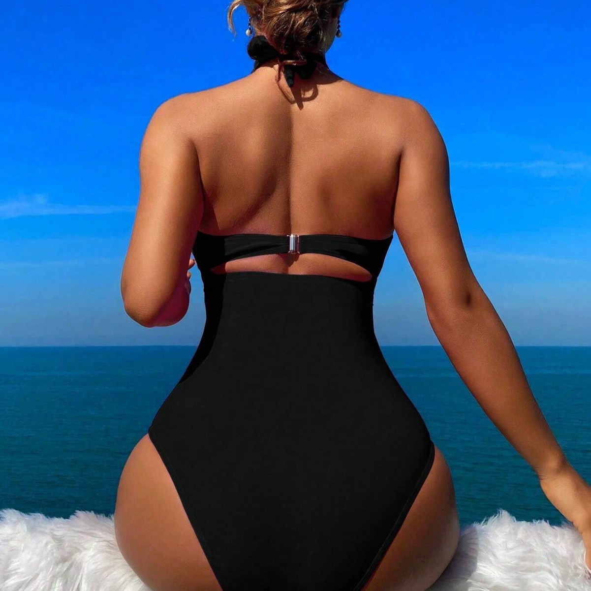 ملابس سباحة نسائية سوداء بتصمي - مراجعة Suits وسعره