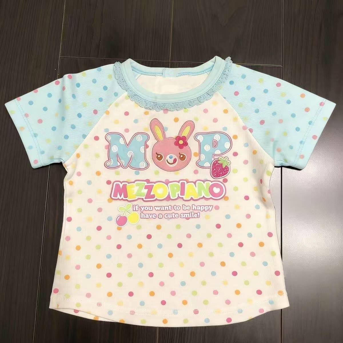 طقم نسائي بتصميم Y2K: تي شيرت  - مراجعة Shirts وسعره